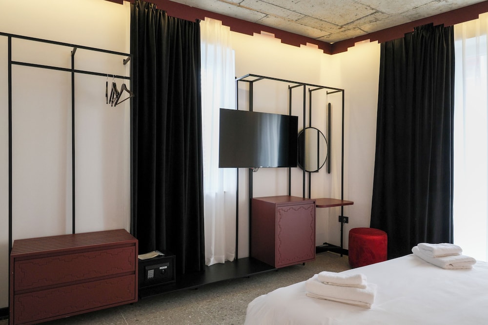 Bazaar Hotel 22/39
