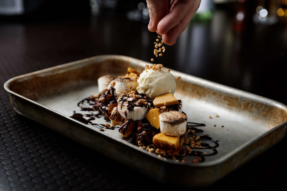 Atura Blacktown 16/49