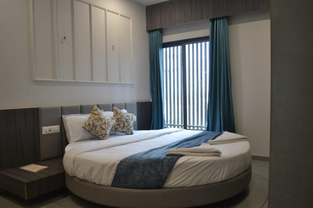 Hotel Sweet Time Restaurant Banquet and Rooms 23/27
