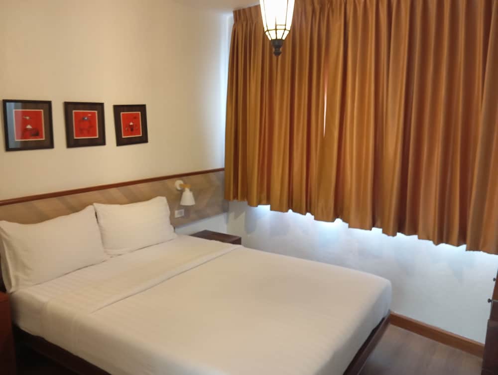 DELUXE, TRIPLE, DOUBLE BED, CITY VIEW, SOFA