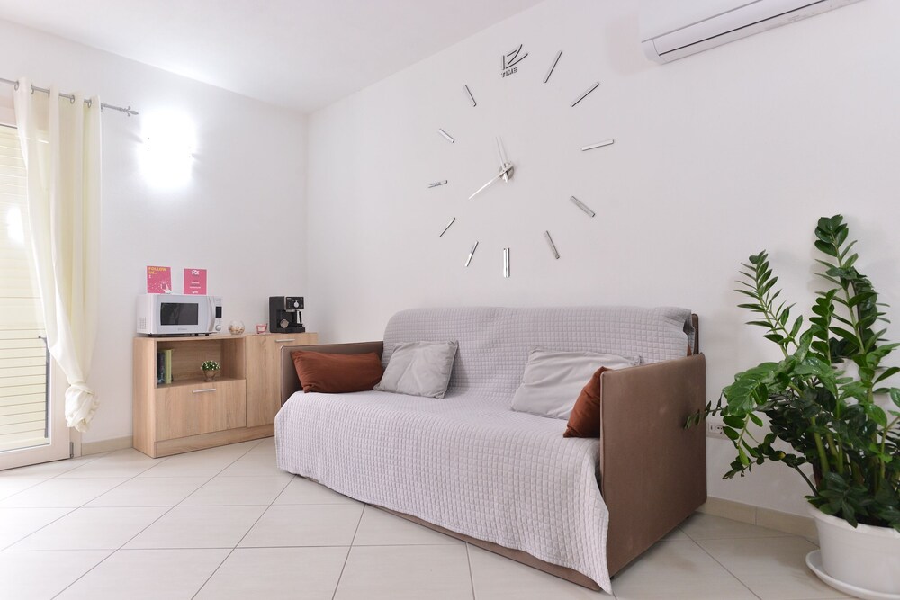 Izzhome Pula Mille Apartment 5/12