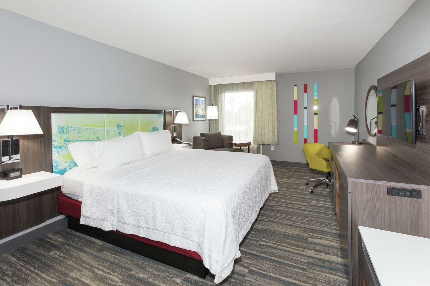 Room, King Bed, Street View