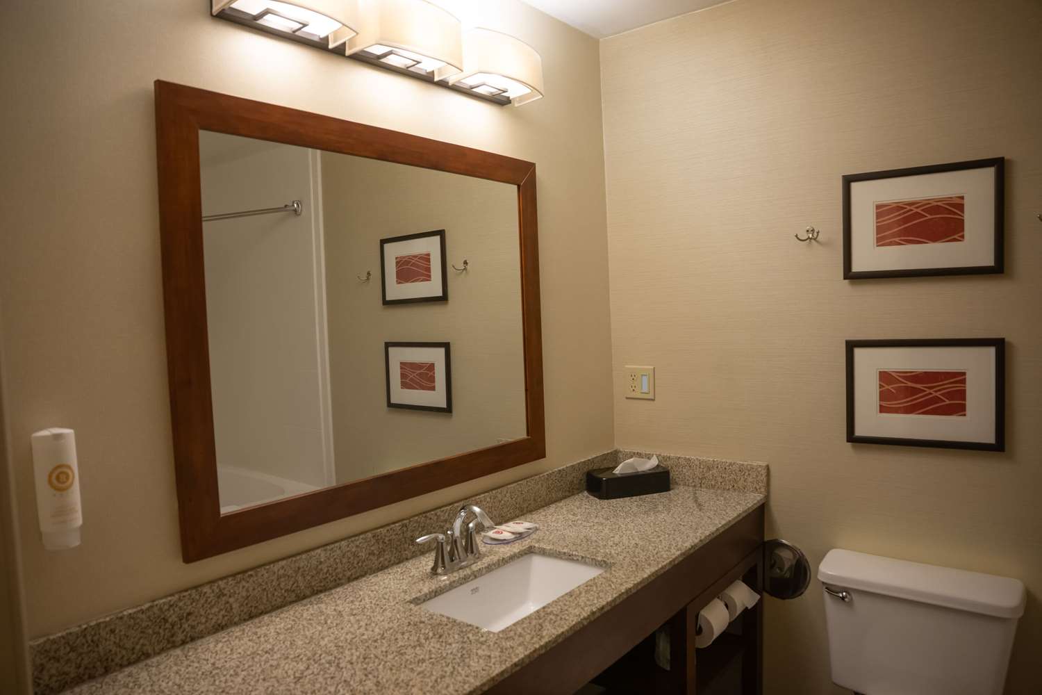 Comfort Inn & Suites Erie - Splash Harbor Indoor Waterpark 51/55