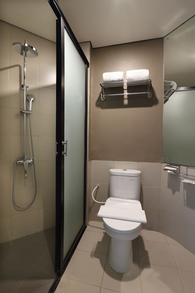 Lemo Hotel Serpong 12/62