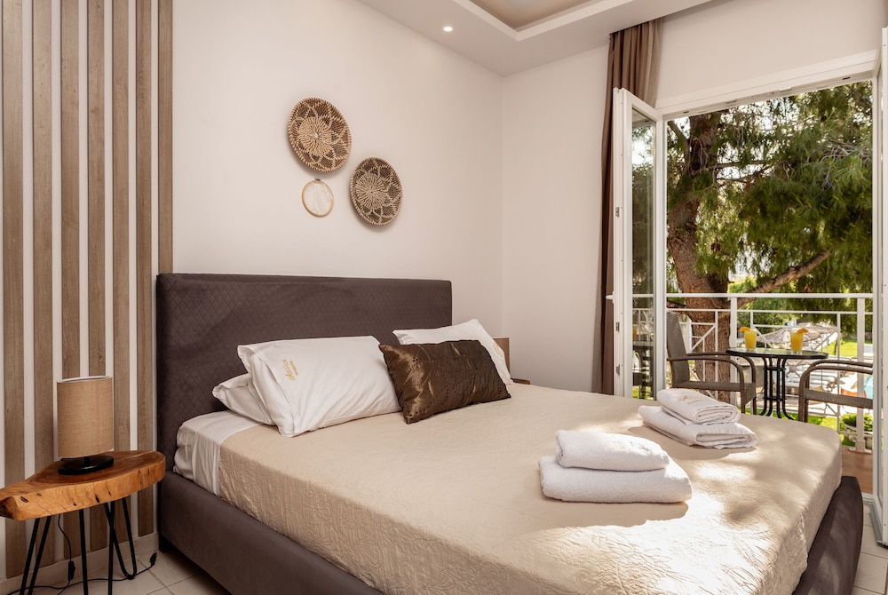 STANDARD, QUEEN BED