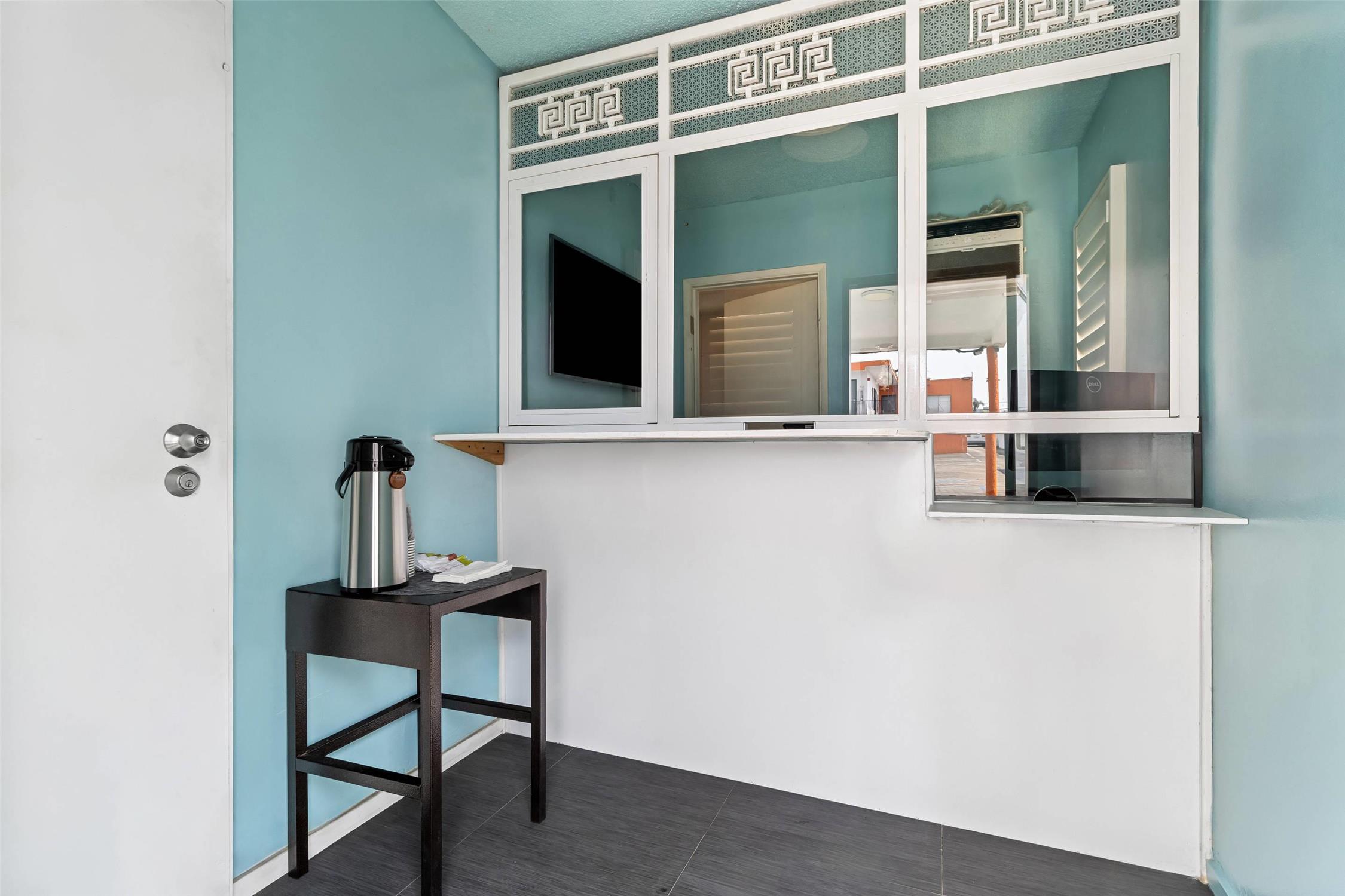 Rodeway Inn & Suites North Hollywood Burbank Airport - Universal Area 2/9