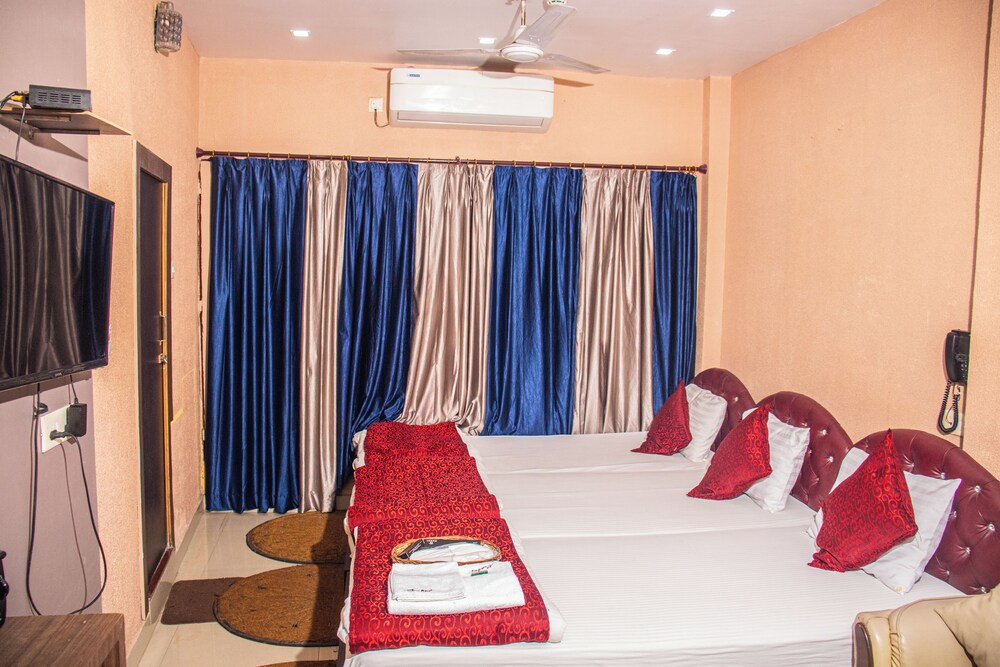 1 Bedroom, Luxury, Triple, King Bed, Smoking, Babul Hotel 2/9