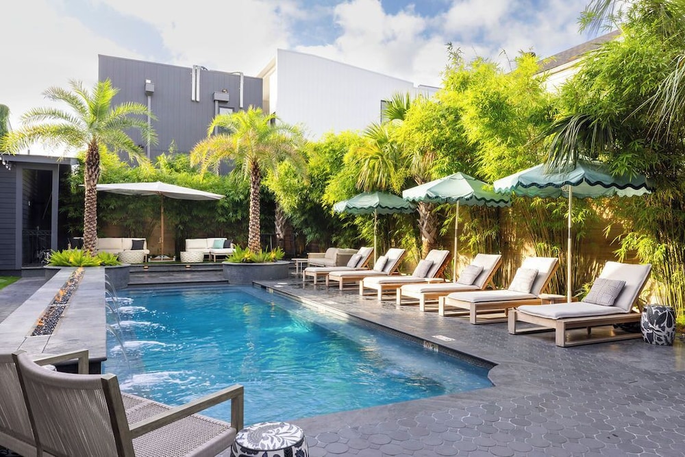 The Blackbird Hotel 42/47