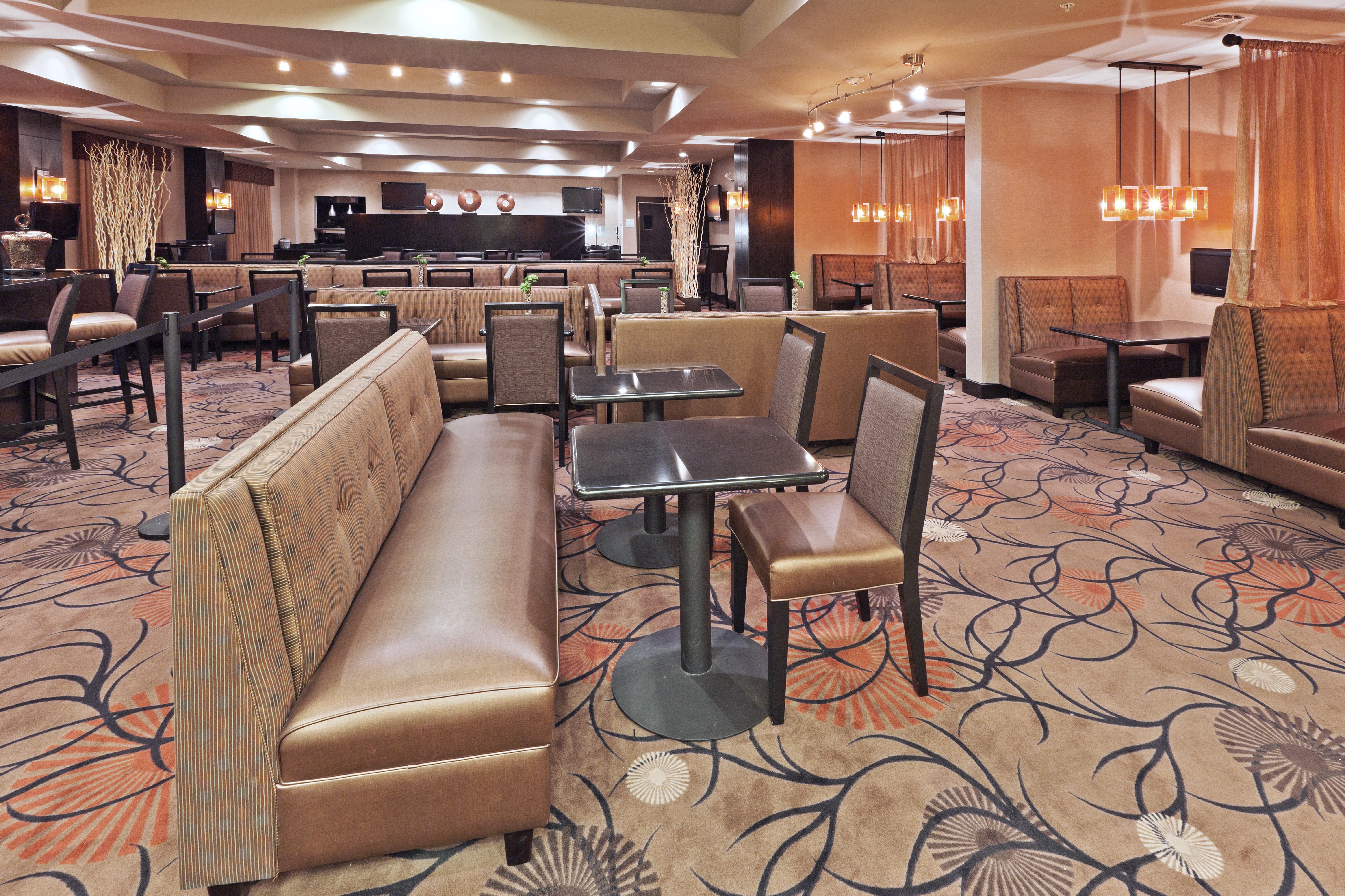 Holiday Inn Hotel & Suites Tulsa South 48/56