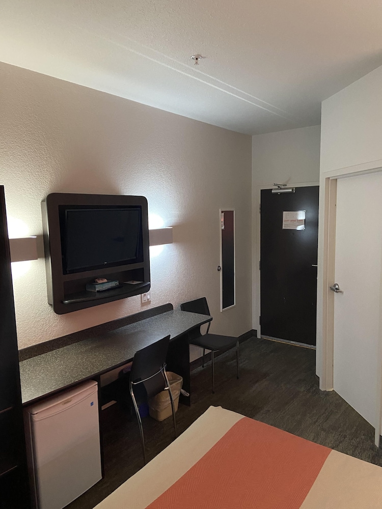 Motel6 Saskatoon, SK 44/55