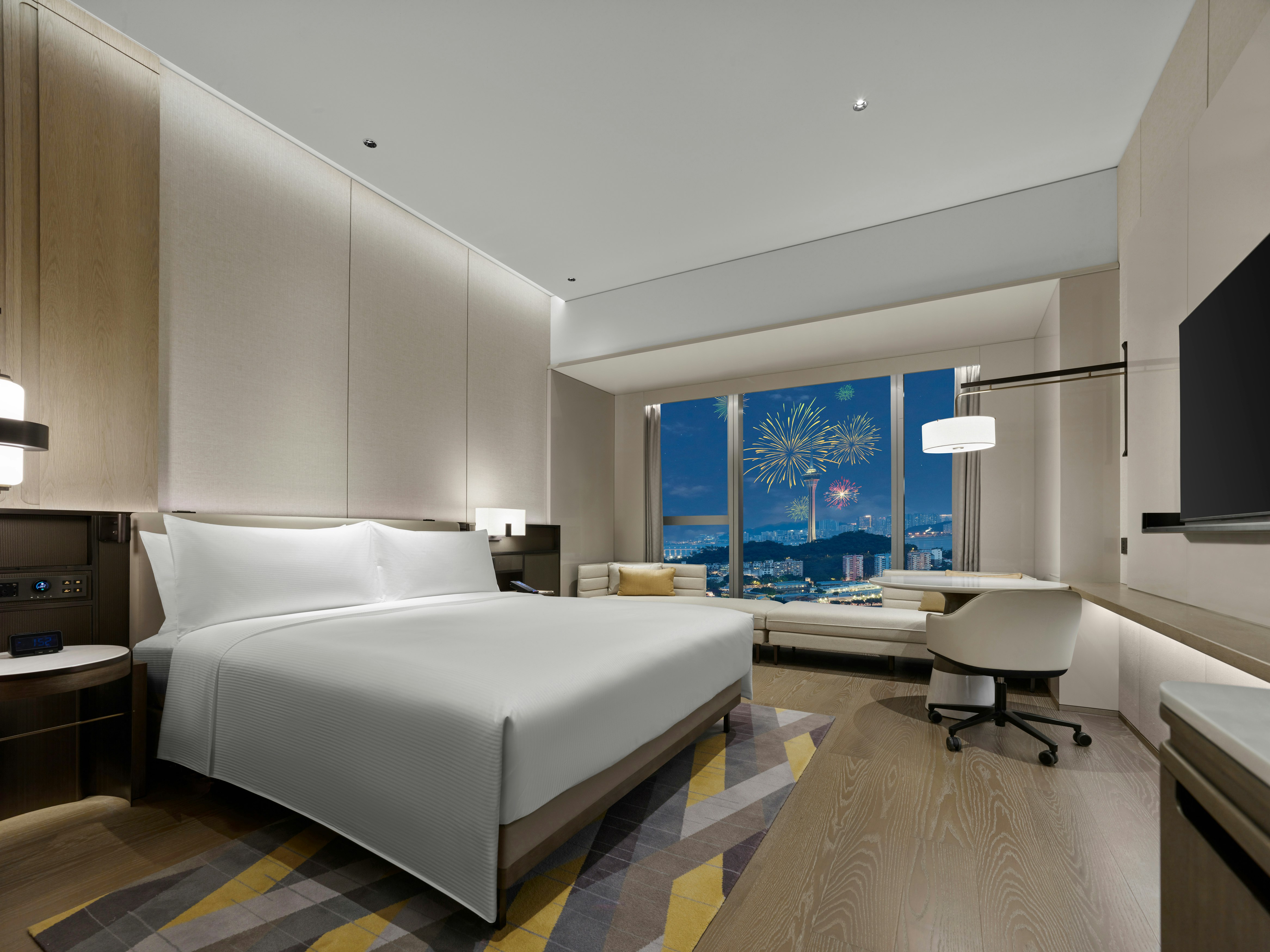King Bed, Sea View