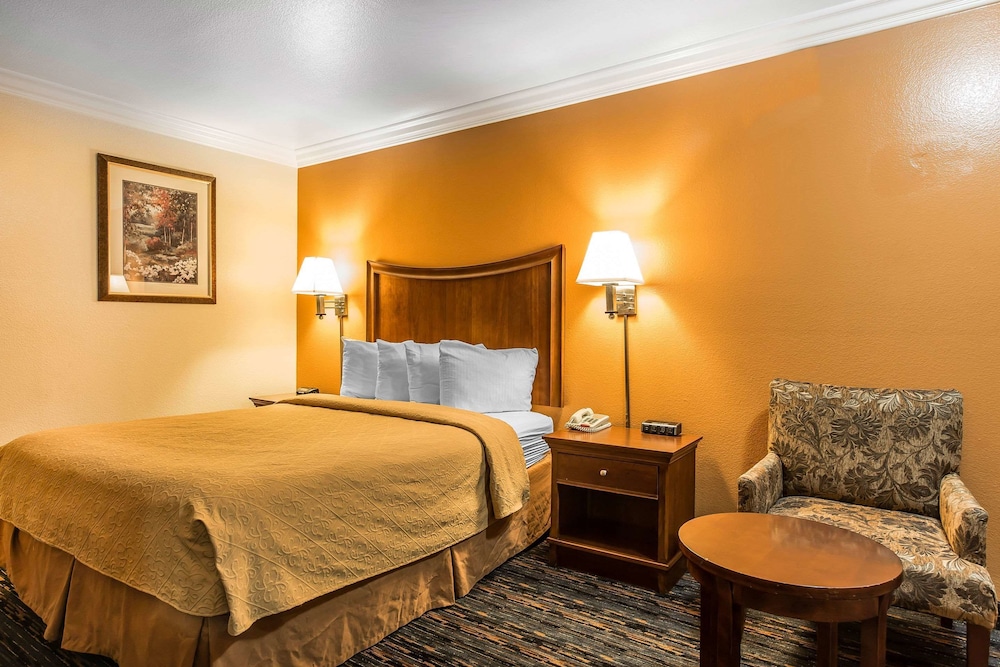 Quality Inn Lake Elsinore 22/51