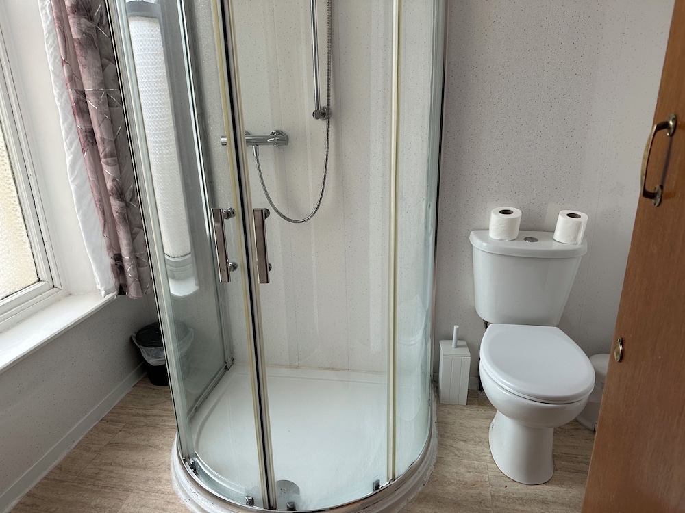 Tuxford House Hotel 33/34