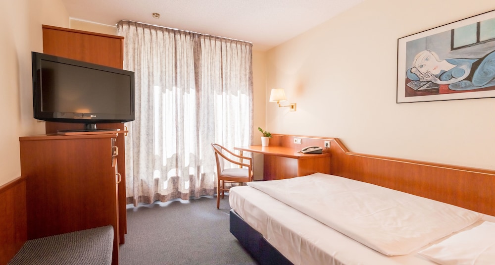 ROOM, SINGLE, QUEEN BED