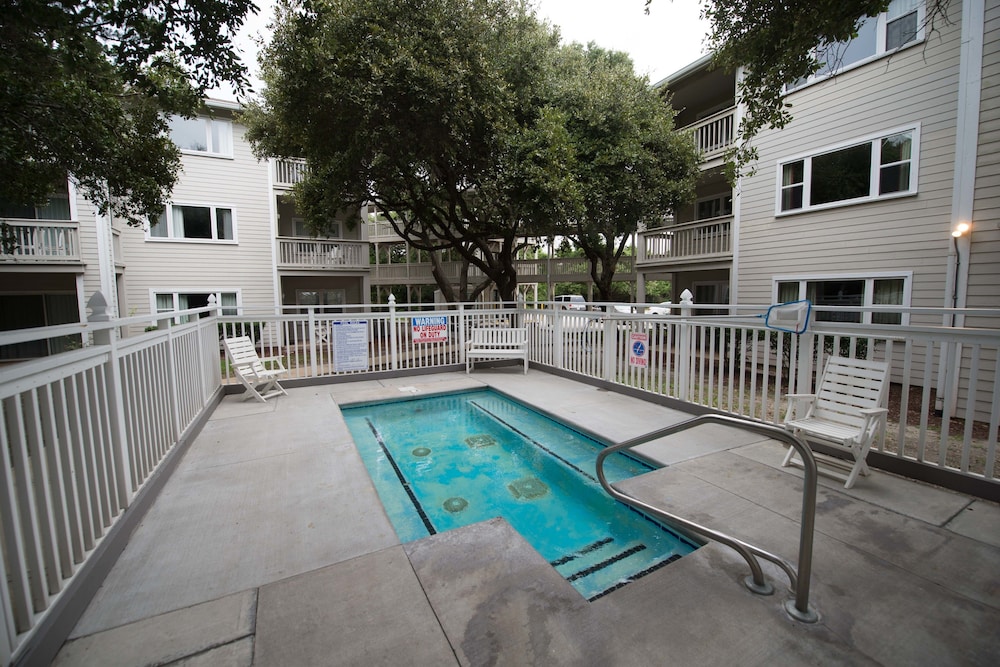 Atlantic Beach Resort, A Ramada 7/68