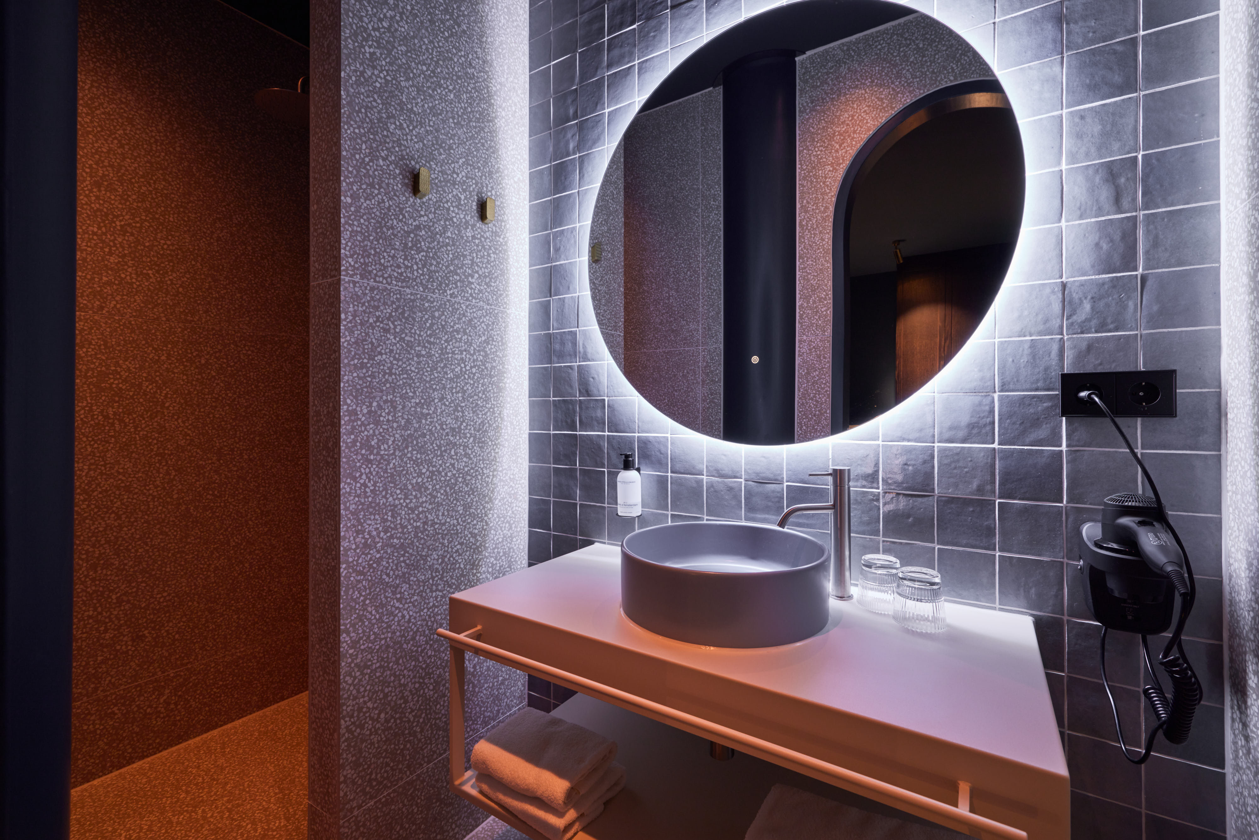 Heavens Hotel Hoorn 26/27