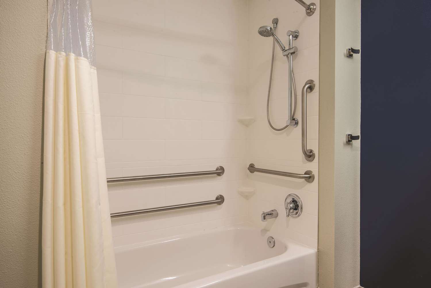 La Quinta Inn Suites By Wyndham Kingman 38/39