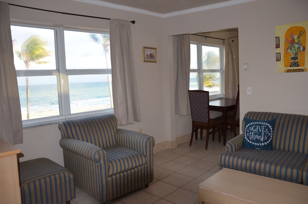 La Terrace Oceanfront 28/50