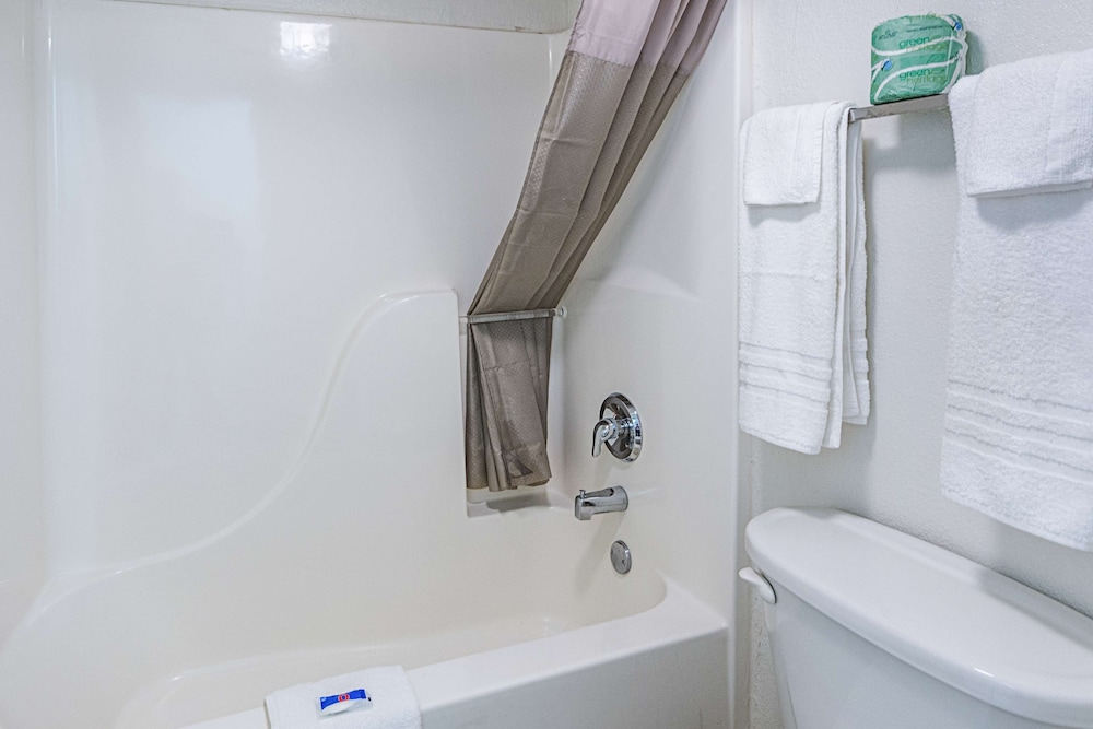 Motel6 Cleveland, TX 42/44