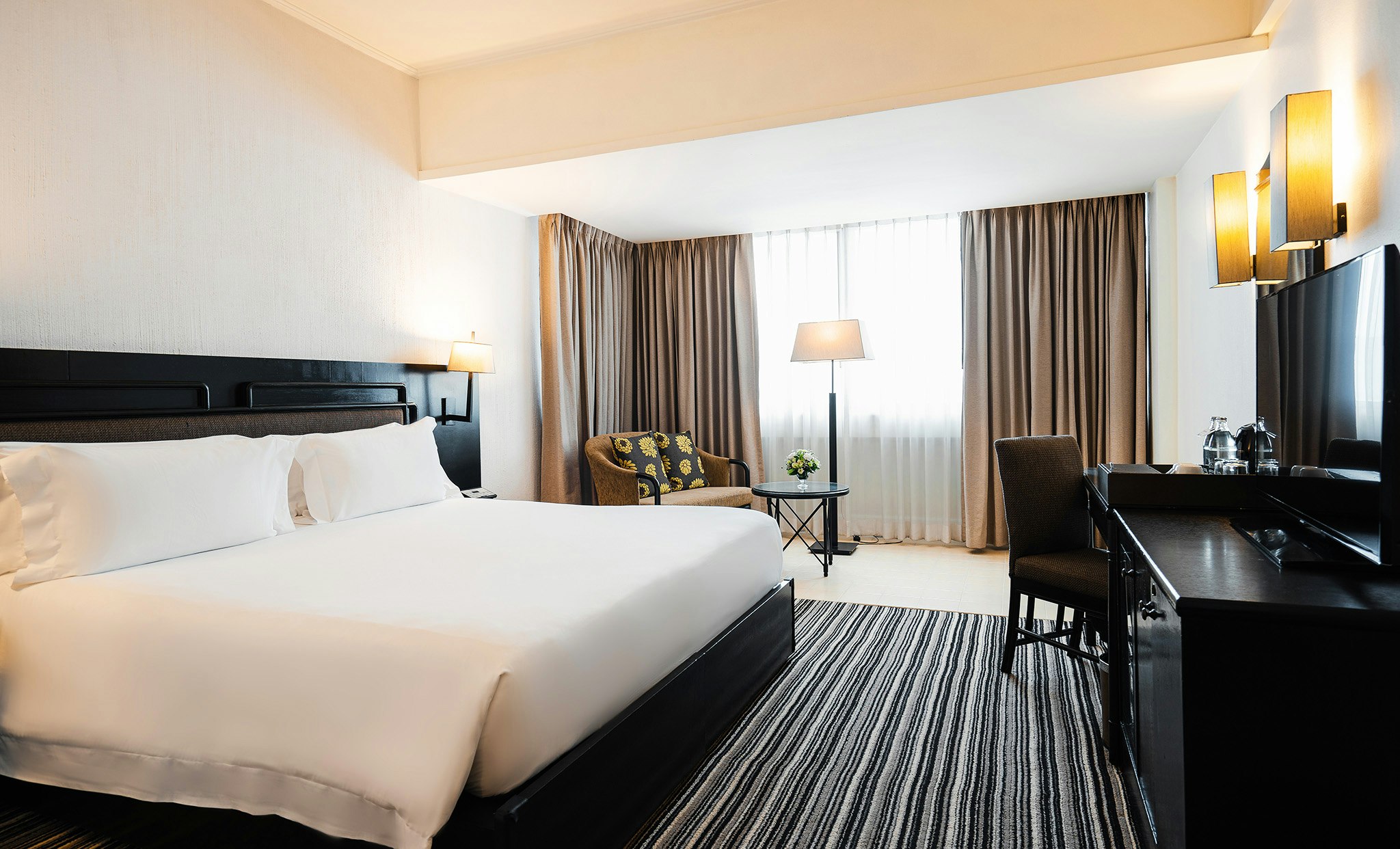 PREMIUM, DELUXE, KING BED