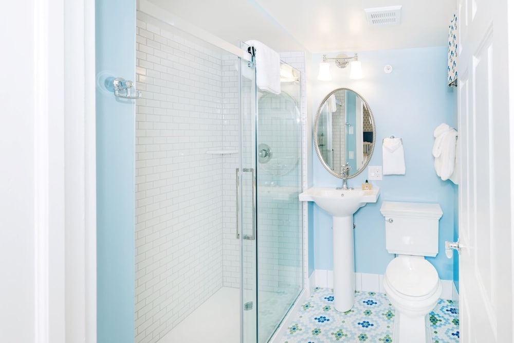 كوخ بسرير كوين، Harbour View Inn 9/10