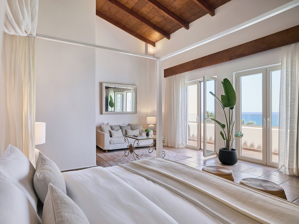 Suite, King Bed, 2 Bunk Beds, Sea Front