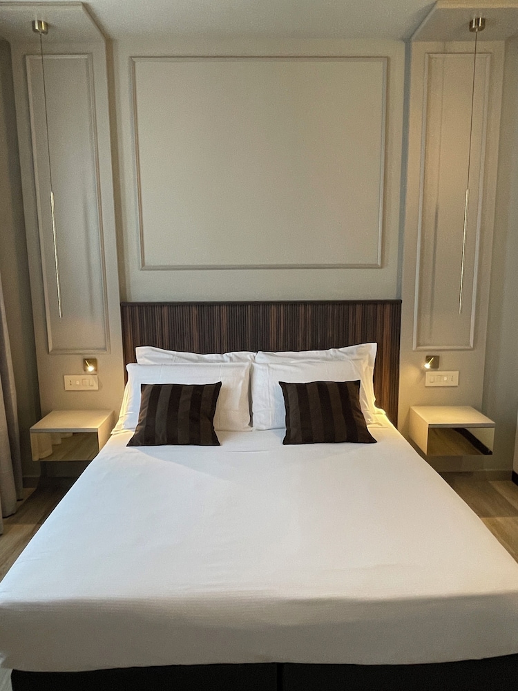 Hotel Mignon 7/48