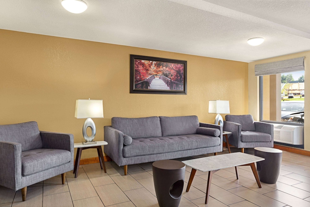Howard Johnson By Wyndham Pigeon Forge 45/68