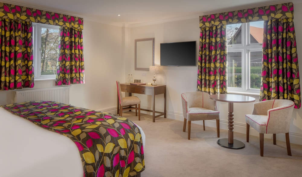 NAILCOTE HALL HOTEL AND GOLF CLUB 28/80