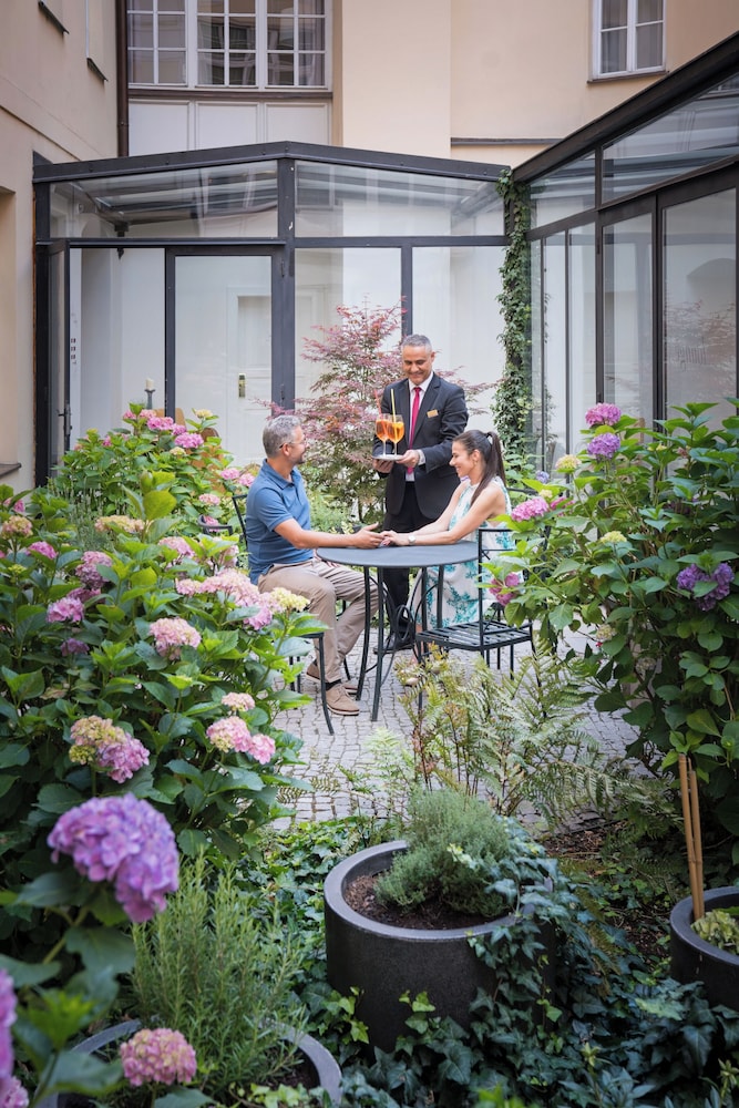 Boutique Hotel BOOKQUET 55/60