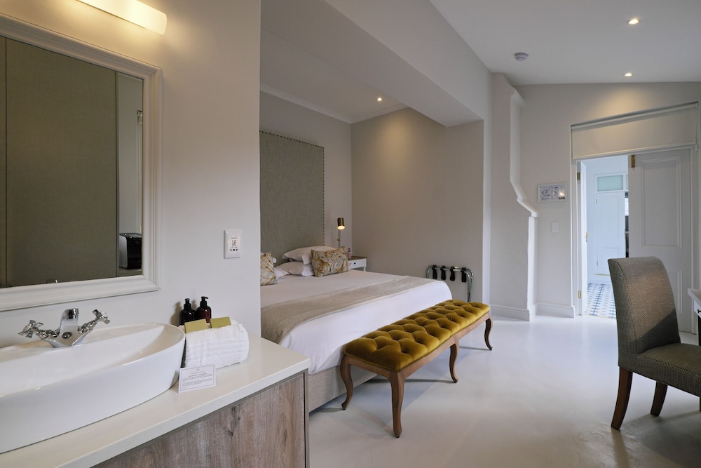 Chapter House Boutique Hotel 12/38