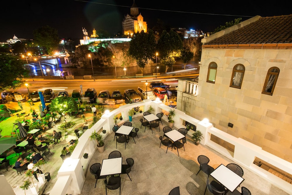 Hotel King Gorgasali 33/36