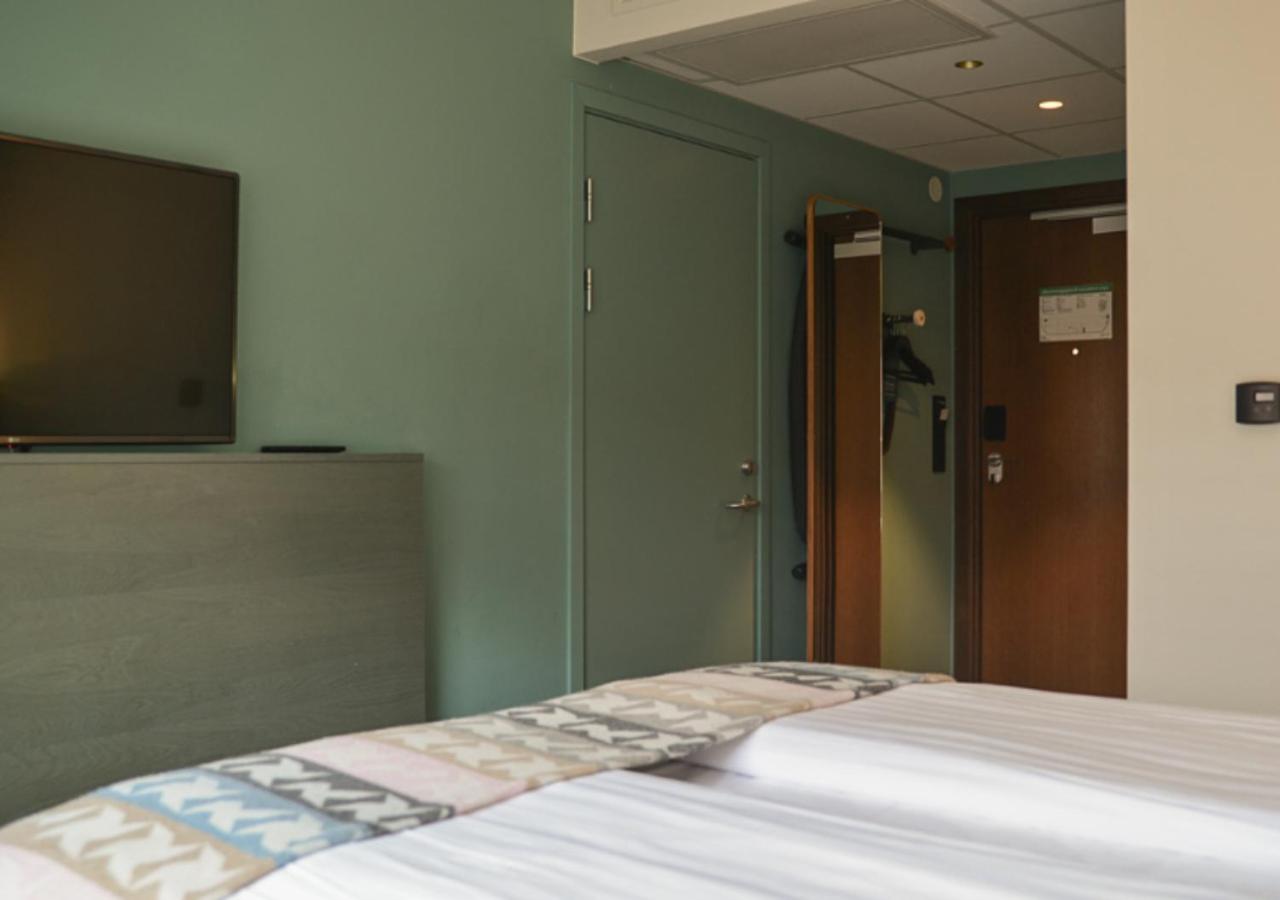 COMPACT, DOUBLE BED