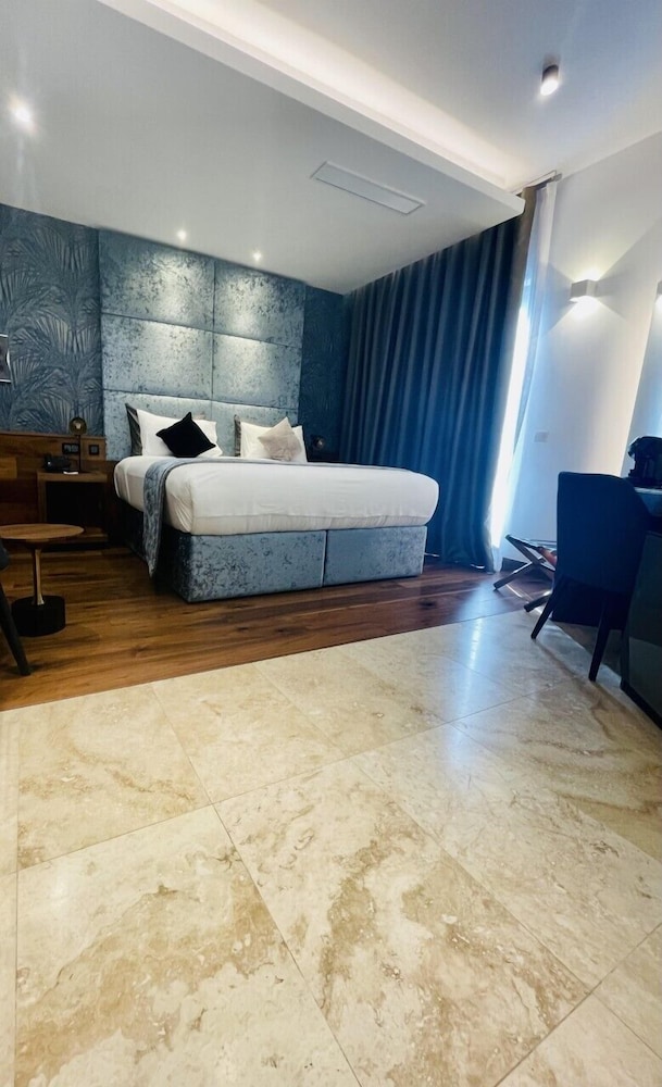 The Village Boutique and Spa 37/72