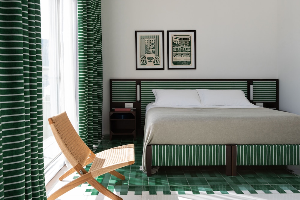 Signature, King Bed, Grand Hotel Flora Sorrento 4/6