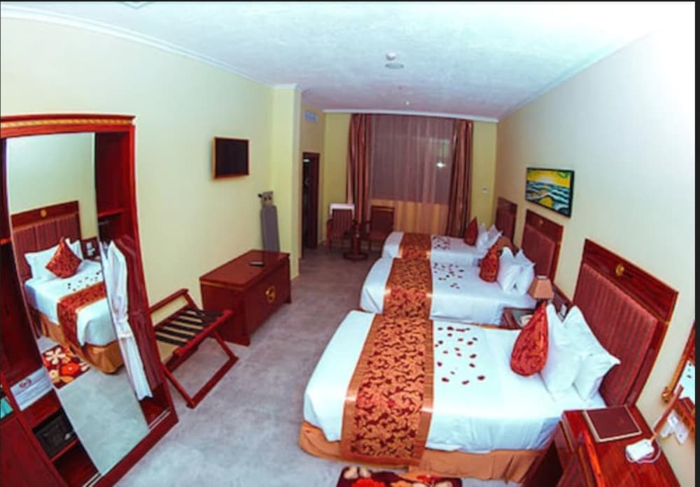 Tiffany Diamond Hotel Makunganya Street 41/66