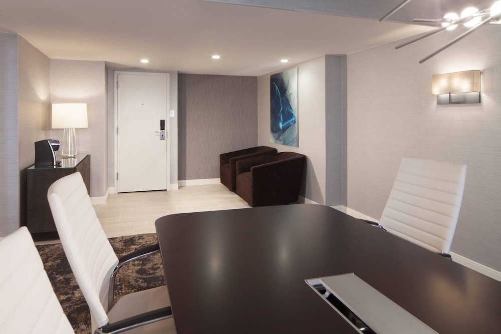 Dallas Fort Worth Airport Marriott 46/60