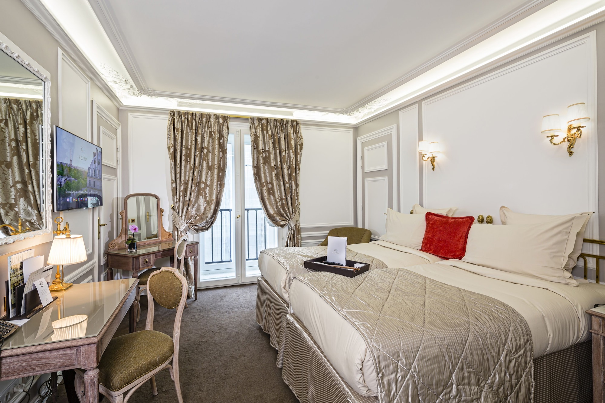 Room at Hotel Regina Louvre, PARIS