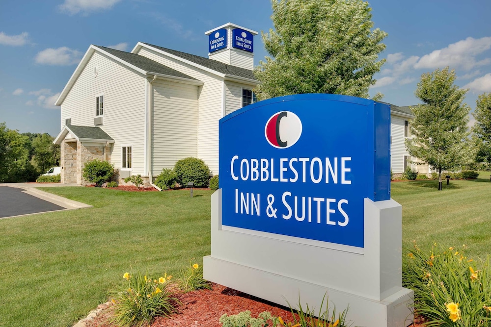 Cobblestone Inn & Suites - Clintonville 2/50
