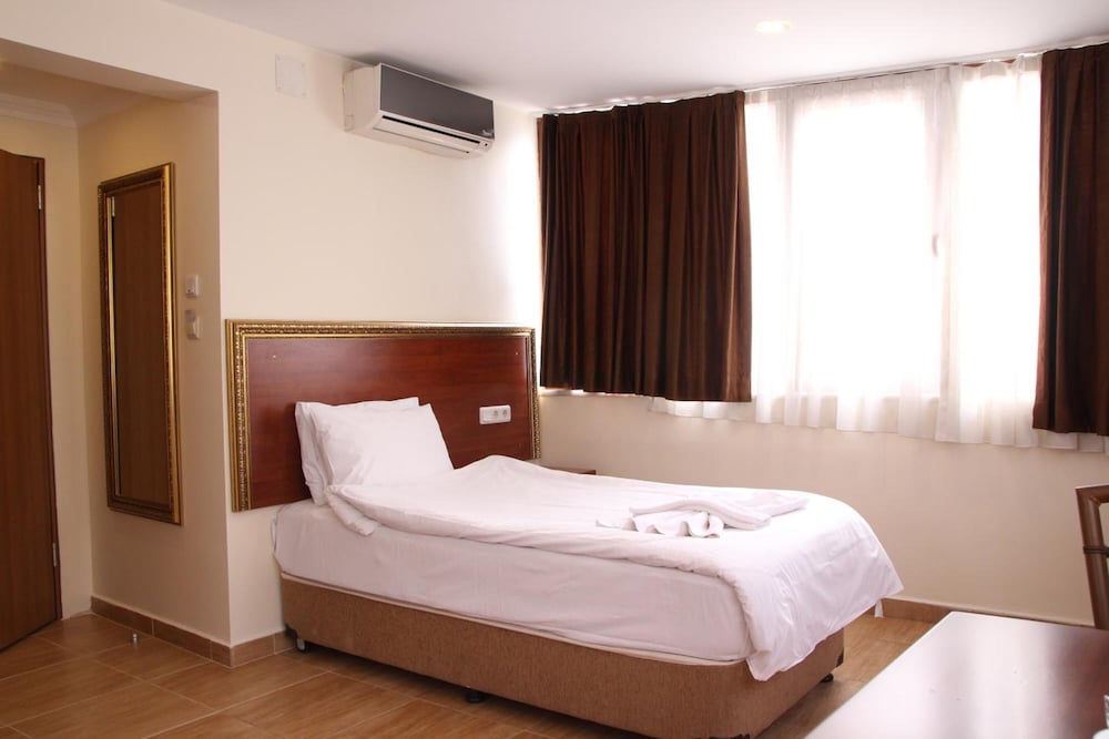 ROOM, SINGLE