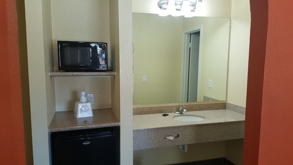 Travelodge by Wyndham Lubbock 32/32