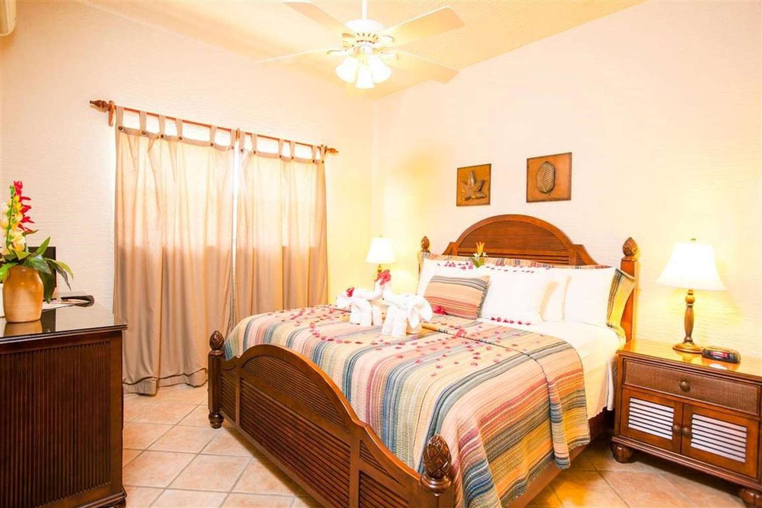 Clarion Suites Roatan at Pineapple Villas 10/46