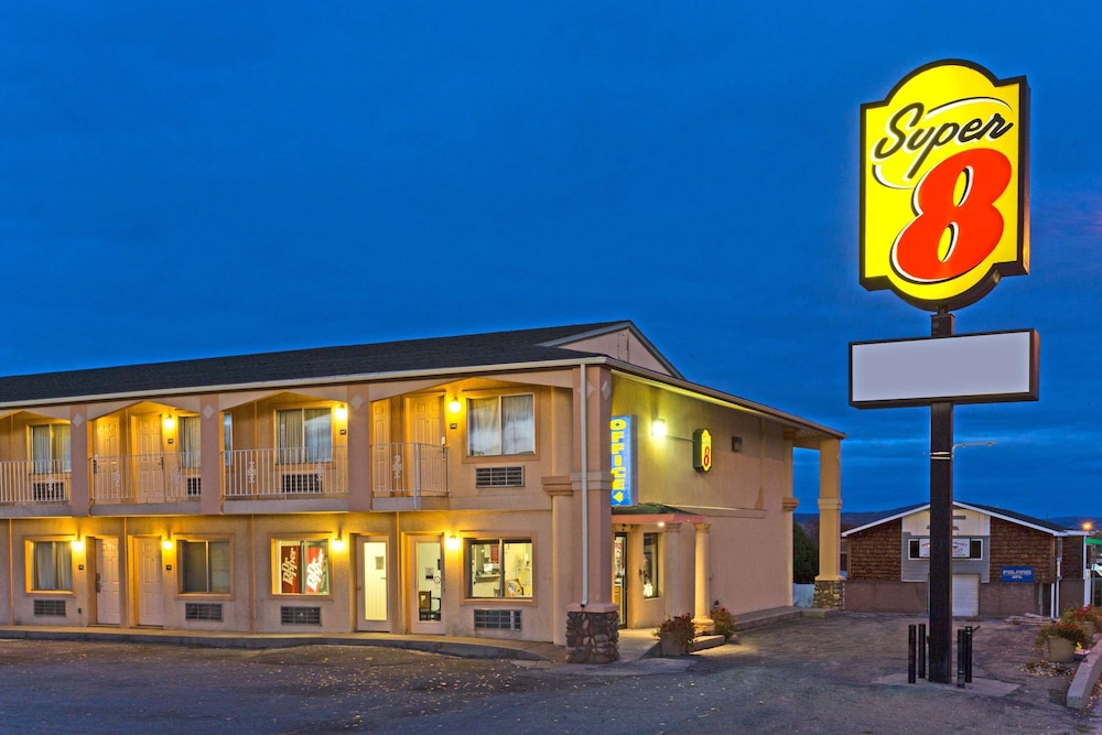 Super 8 by Wyndham Evanston 5/36