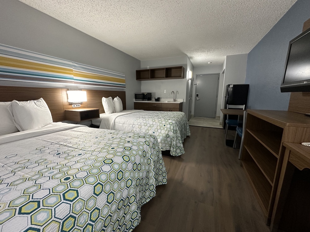 Non-Smoking Studio 2 Full Beds