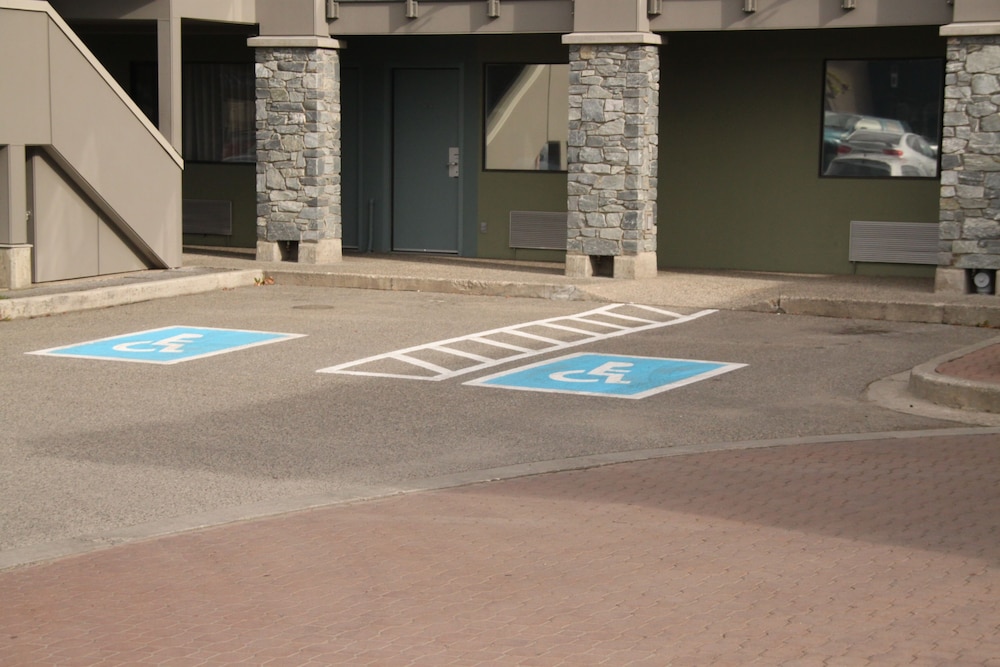 Accent Inn Kelowna 33/43
