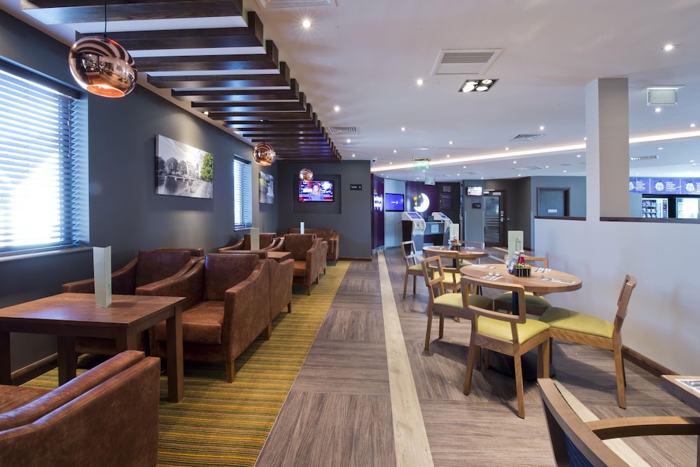 Premier Inn Addlestone 23/36