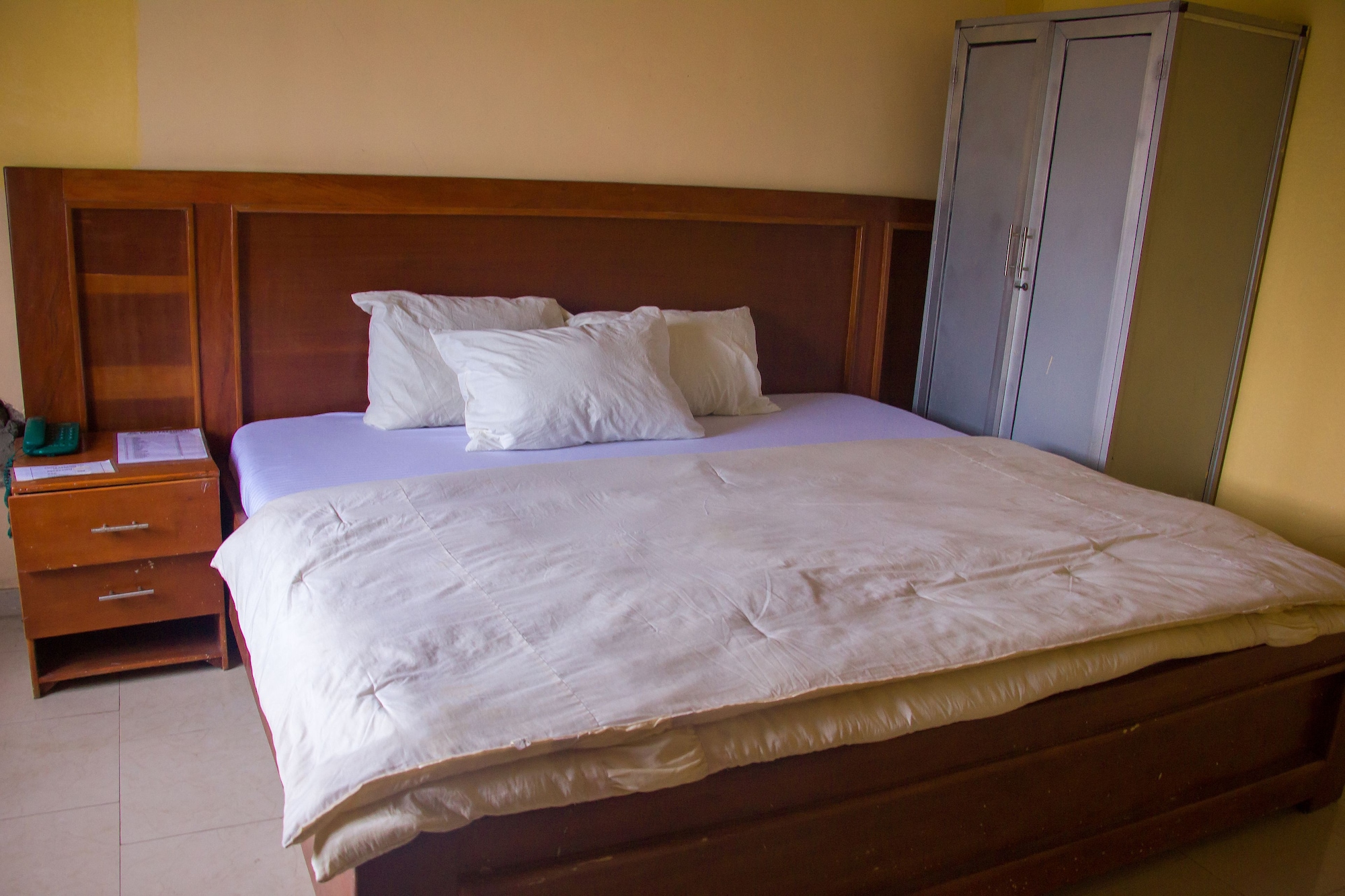 ROYAL, QUEEN BED