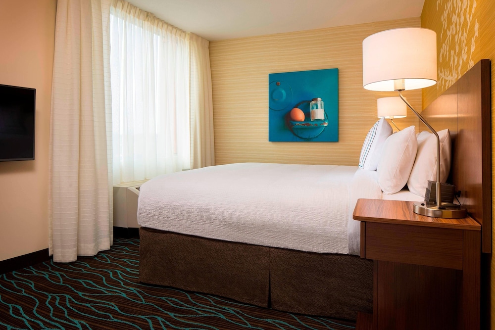 Fairfield Inn Suites Calgary Downtown 8/28