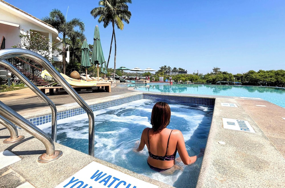 Acron Waterfront Resort 49/80