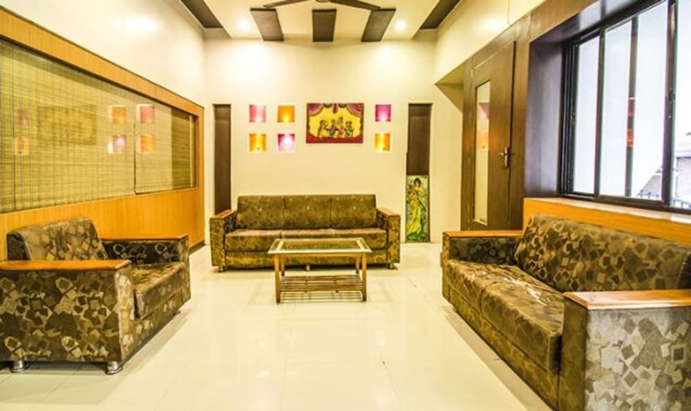 Oyo 11601 Hotel Karishma 17/21